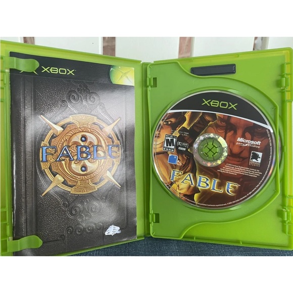 Xbox Fable Limited Edition Microsoft Video Game With Bonus DVD Complete (M 17+) - Picture 2 of 3
